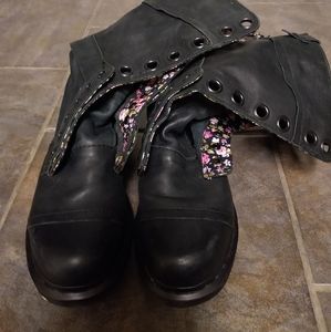 Black Dr Martens size U.S 6